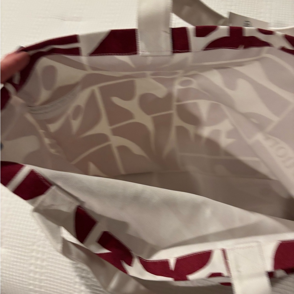 Vuori Holiday Tote-New - Picture 4 of 4